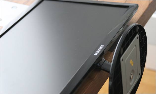 Remove Samsung Monitor Stand